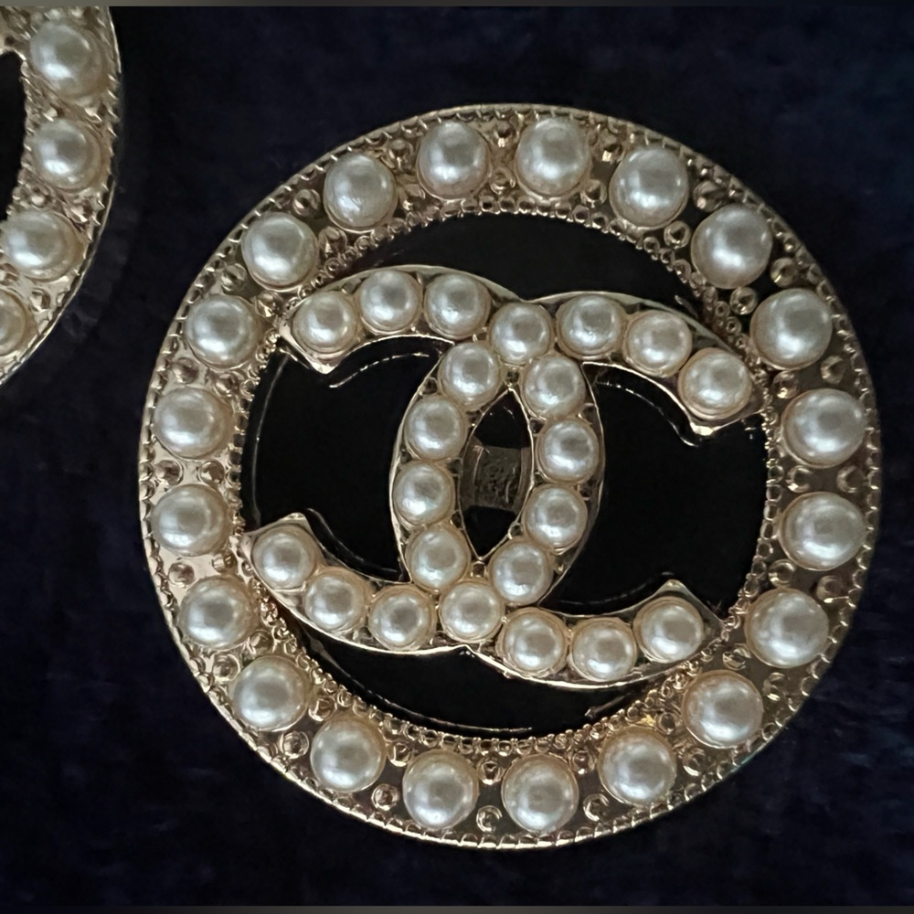 CC-(set of 6) 23mm=0.91”Pearl embellished golden alloy shanked buttons/stamped🤩 - Picture 2 of 15